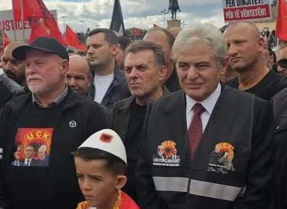 Ahmeti nga protesta në Shkup: “Nuk mund të dënohen çlirimtarët në emër të shqiptarëve” 3 ahmeti nga protesta ne shkup nuk mund te denohen clirimtaret ne emer te shqiptareve 6ab94091059d1