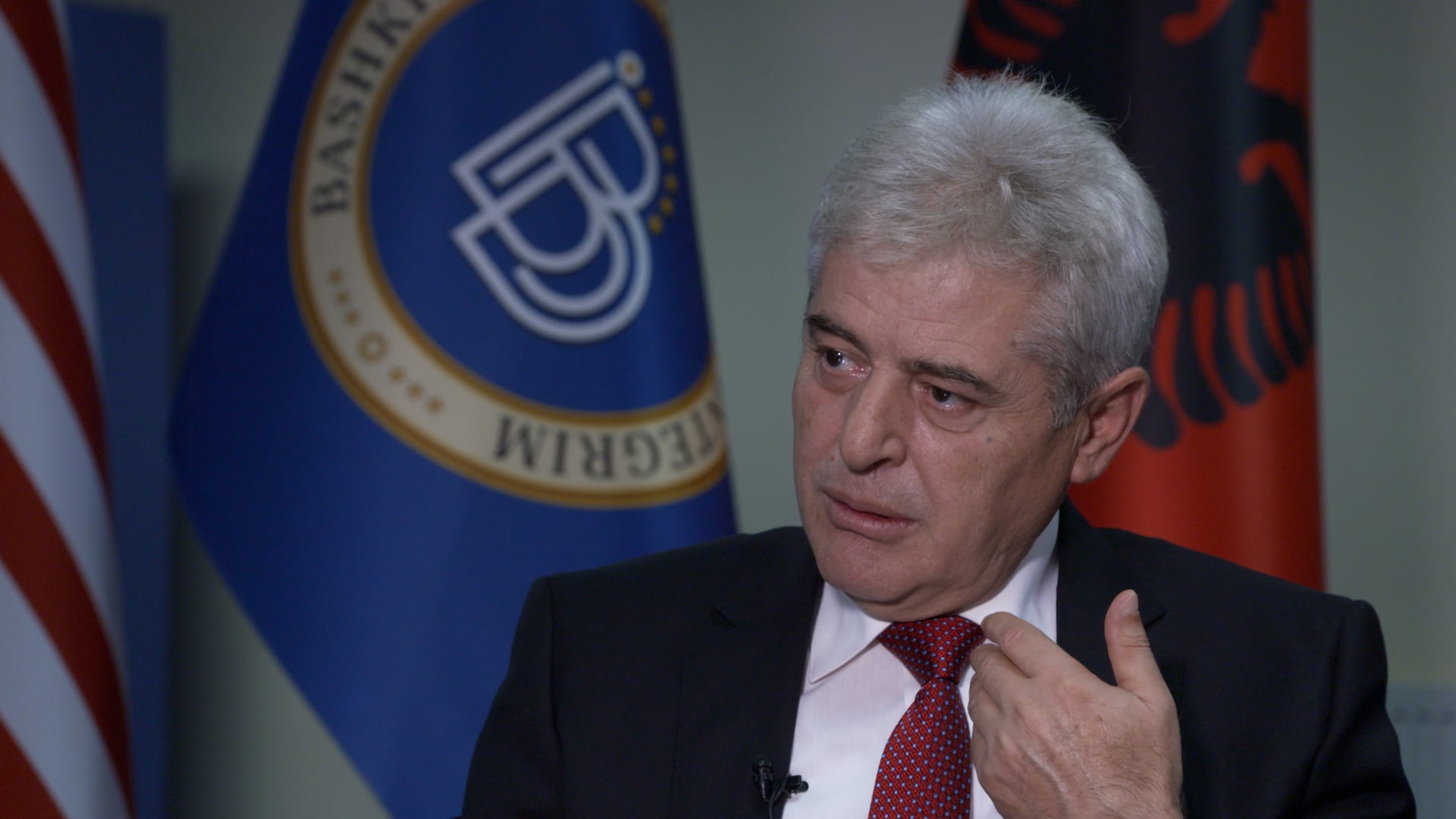 ahmeti pas vendimit ne hage i padrejte dhe zhgenjyes beteja vazhdon 6aaa87cdaf9d7