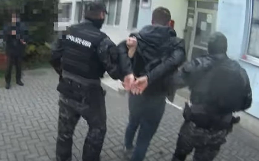 alarm ne depot ushtarake ne tetove 7 polake hyjne me katercikla 4 kapen e 3 arratisen 6abbab52b95d8