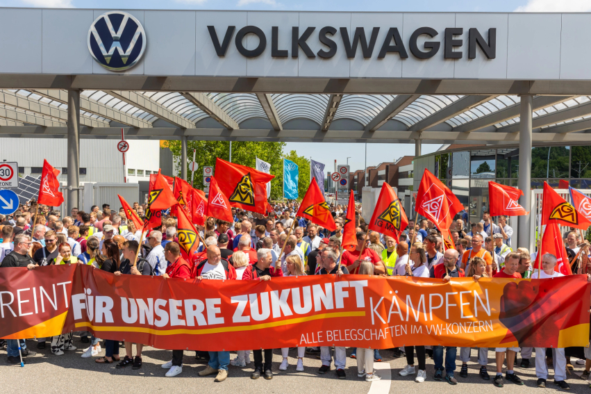 Alarm për vendet e punës në Gjermani: Protesta në mbi 200 qendra të industrisë së automobilave 1 alarm per vendet e punes ne gjermani protesta ne mbi 200 qendra te industrise se automobilave 6ab0fe724ddb3