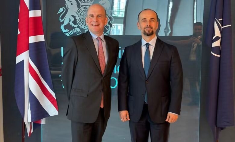 ambasadori orhan murtezani zhvillon takim me ambasadorin e mbreterise se bashkuar ne nato 6a9f35a6a6369