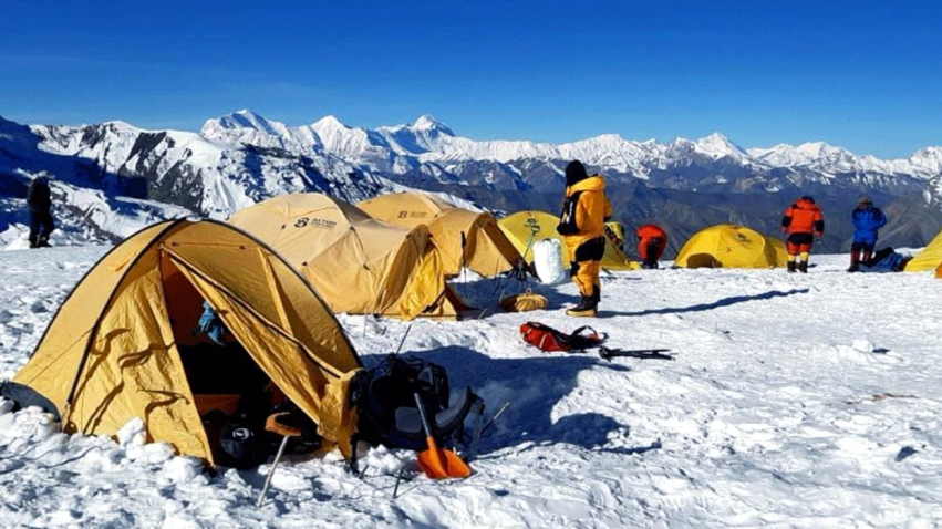 dhjete alpiniste rezultojne te zhdukur pasi nje ortek goditi kampin baze ne himalaje 6ab91fcac410a