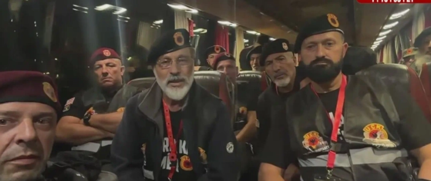 “Do qëndrojmë në qiell të hapur deri më 16 shtator”, veteranët e UÇK-së zbarkojnë në Hagë 2 do qendrojme ne qiell te hapur deri me 16 shtator veteranet e uck se zbarkojne ne hage 6aa86bd414581