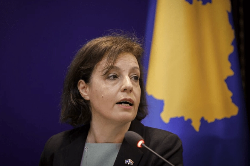 e kercenoi ministren gervalla dergohet ne paraburgim nje person 6aae5a93185cc