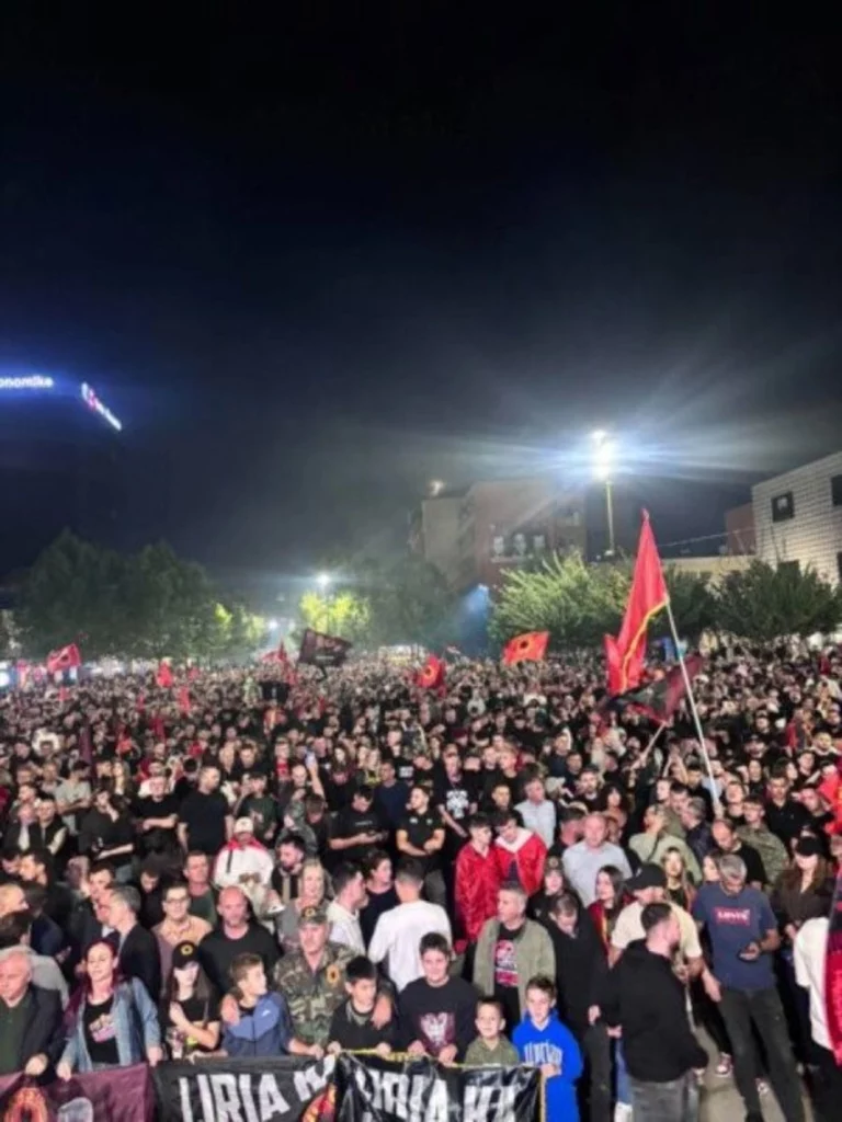 Edhe sonte protestë në Prishtinë, kundër vendimit të Speciales për drejtuesit e UÇK-së 2 edhe sonte proteste ne prishtine kunder vendimit te speciales per drejtuesit e uck se 6aad95b878a5f