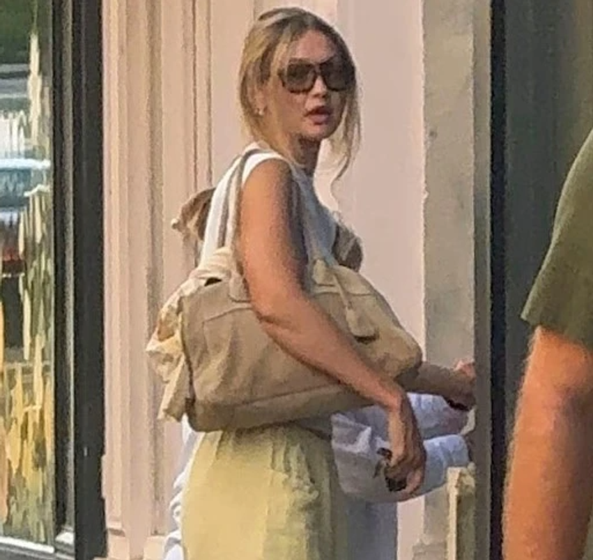 Gigi Hadid shfaqet me nënën dhe vajzën e Bradley Cooper në Paris 3 gigi hadid shfaqet me nenen dhe vajzen e bradley cooper ne paris 6aa6571fb669b