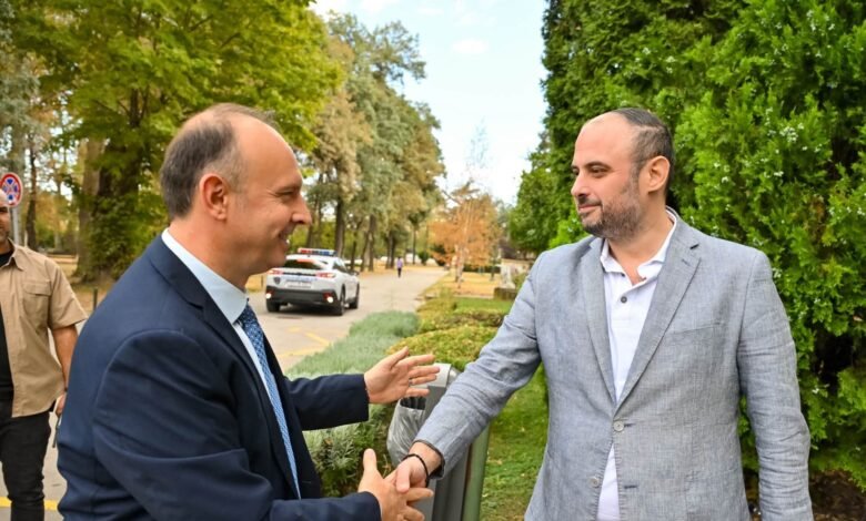 Gjorgjievski pret kryeparlamentarin Gashi: Bashkëpunimi institucional, i rëndësishëm për zhvillimin e Shkupit 1 gjorgjievski pret kryeparlamentarin gashi bashkepunimi institucional i rendesishem per zhvillimin e shkupit 6a9ad0a21b21b