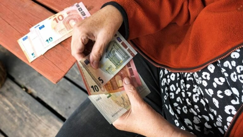 greqia rrit mbeshtetjen per pensionistet dhe pagat 400 euro bonus cdo vit paga minimale 1000 euro 6a9d37f1ac1cf
