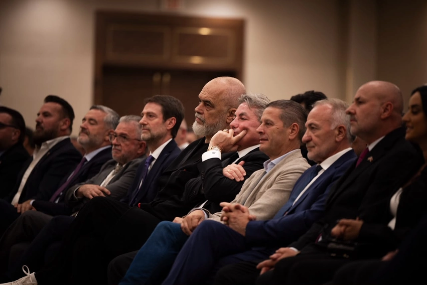 Hoxha takimi me shqiptarët në Michigan: Do hapim Konsullatën e Përgjithshme në Detroit, shteti më pranë qytetarit 3 hoxha takimi me shqiptaret ne michigan do hapim konsullaten e pergjithshme ne detroit shteti me prane qytetarit 6ab11a300f1fc