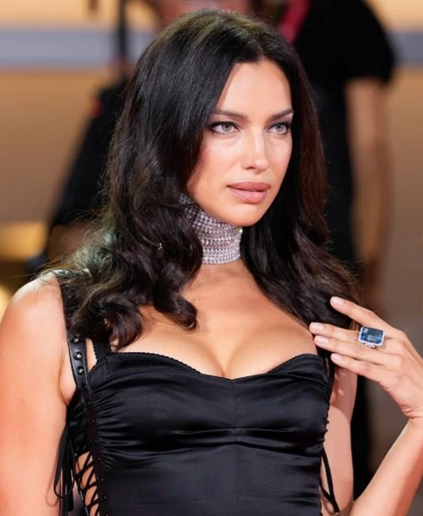 irina shayk sjell ne tapetin e kuq nje tjeter epoke te modes 6aa30b5b754dc