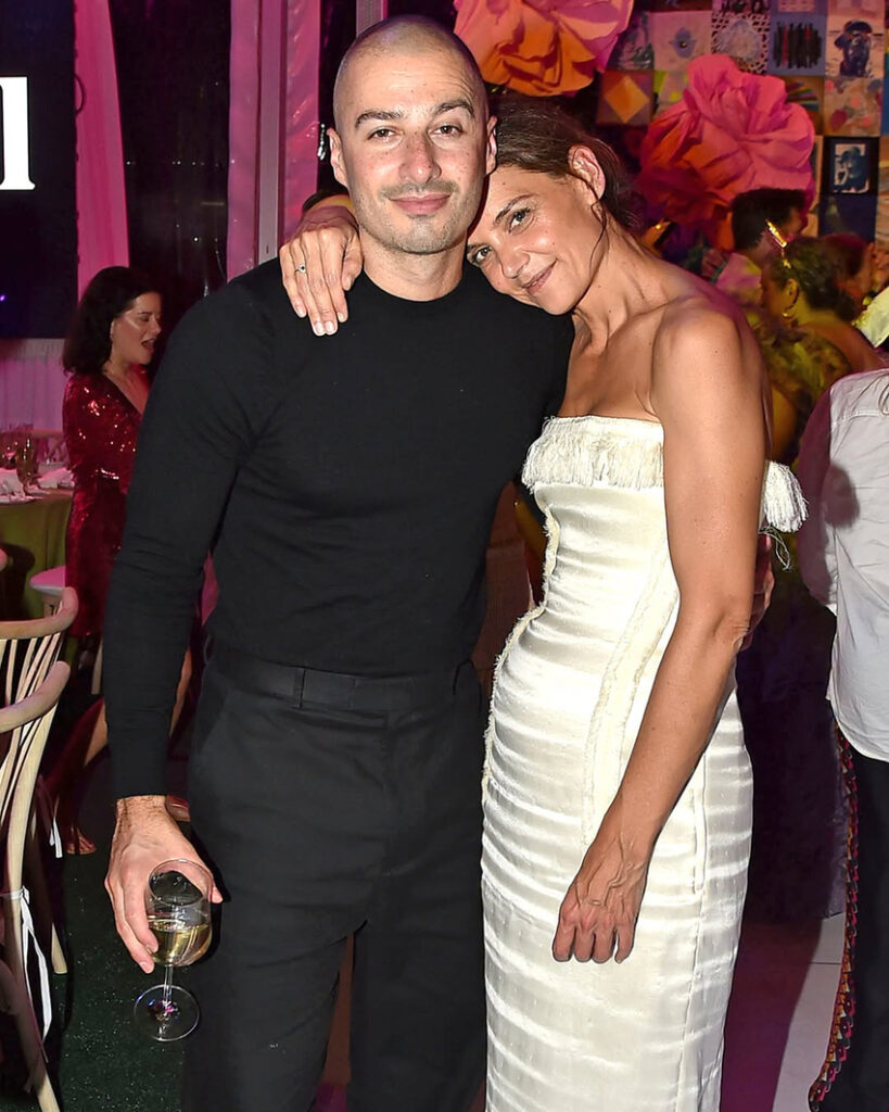katie holmes zyrtarizon lidhjen me artistin jason bard yarmosky zgjedh ditelindjen e tij per ta bere publike romancen 6a9863503c716