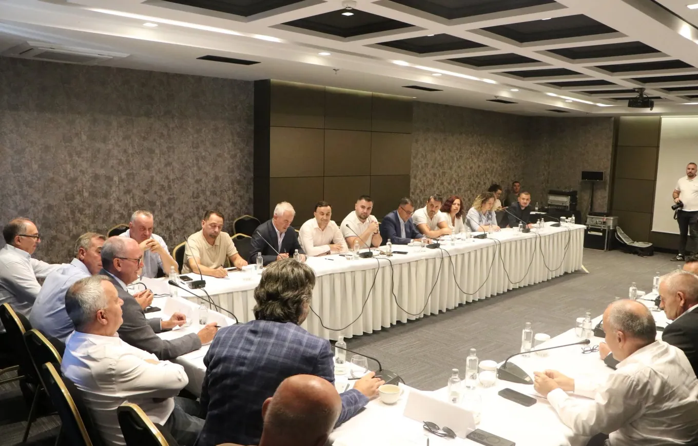 Kryekomunarët nga VV-ja kundër protestës ndaj Qeverisë 1 kryekomunaret nga vv ja kunder protestes ndaj qeverise 6a96dd6fdaa65