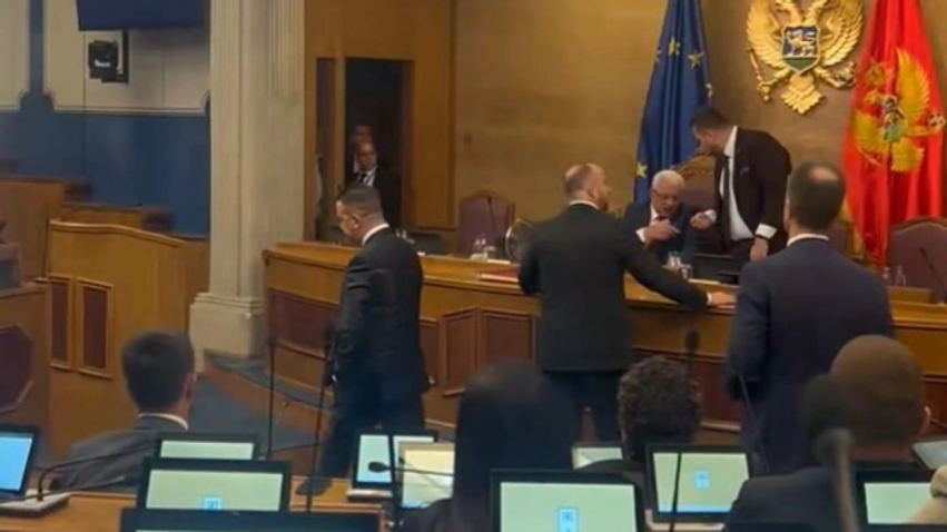 kryetari i parlamentit malazez nuk pranon te shkarkohet per glorifikimin e mlladiqit 6ab54750bf20b