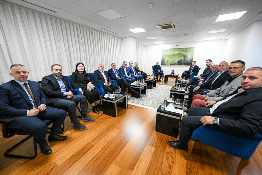 Lajm i mirë nga Kurti: Shqiptarët e Luginës bëhen bashkë për zgjedhjet në Serbi 2 lajm i mire nga kurti shqiptaret e lugines behen bashke per zgjedhjet ne serbi 6abc32546fbcc