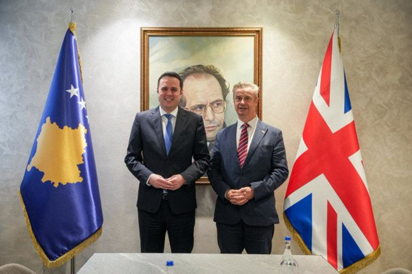 LDK s’e përmend aktgjykimin e Speciales në njoftimin për takimin me Hargreaves, ambasadori e vë në plan të parë 1 ldk se permend aktgjykimin e speciales ne njoftimin per takimin me hargreaves ambasadori e ve ne plan te pare 6ab3d8d3c24be