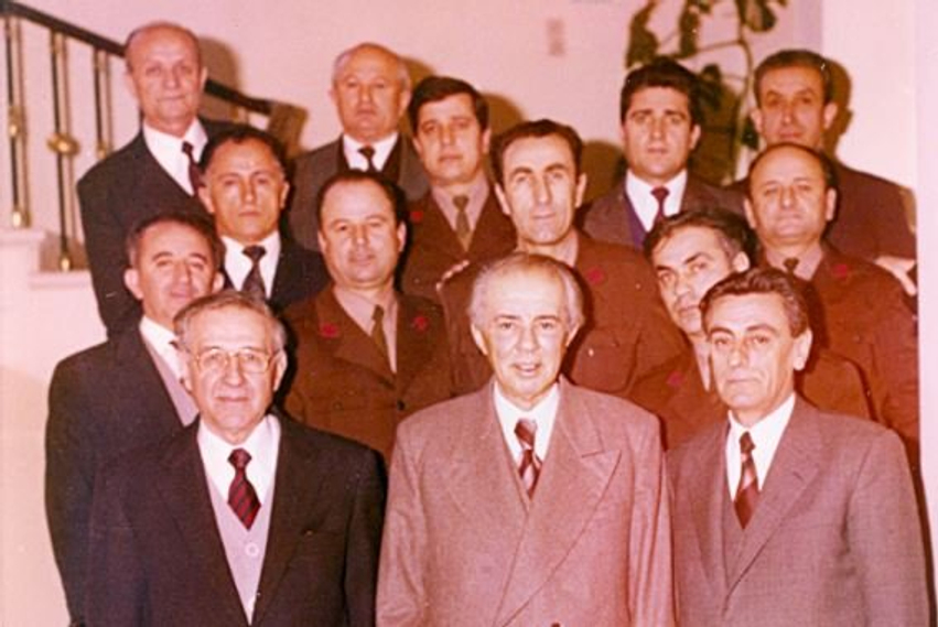 mehmet shehun e vrau enver hoxha zbulohen dokumentet e sigurimit shume shpejt brenda qershorit ne mbledhjen e komitetit qendror do kercase pushka 6aa574f028ce3