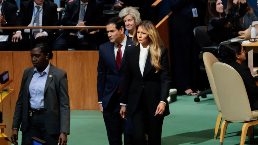 melania trump terheq vemendjen ne okb me nje paraqitje elegante dhe moderne 6ab3a23da23d8