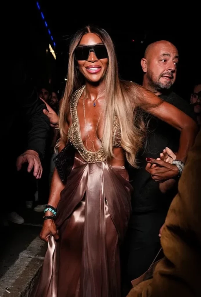 Naomi Campbell mahnit në Milano, shfaqet me fustan provokues dhe zbulon lidhjen e re me qytetin italian 3 naomi campbell mahnit ne milano shfaqet me fustan provokues dhe zbulon lidhjen e re me qytetin italian 6ab52c025f833