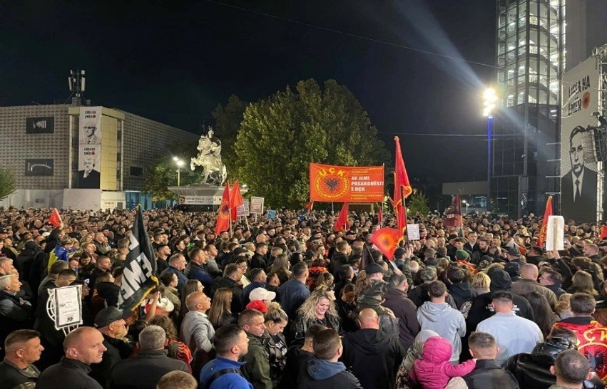 Nata e 14-të e protestës në Prishtinë 2 nata e 14 te e protestes ne prishtine 6abc1634dd11b