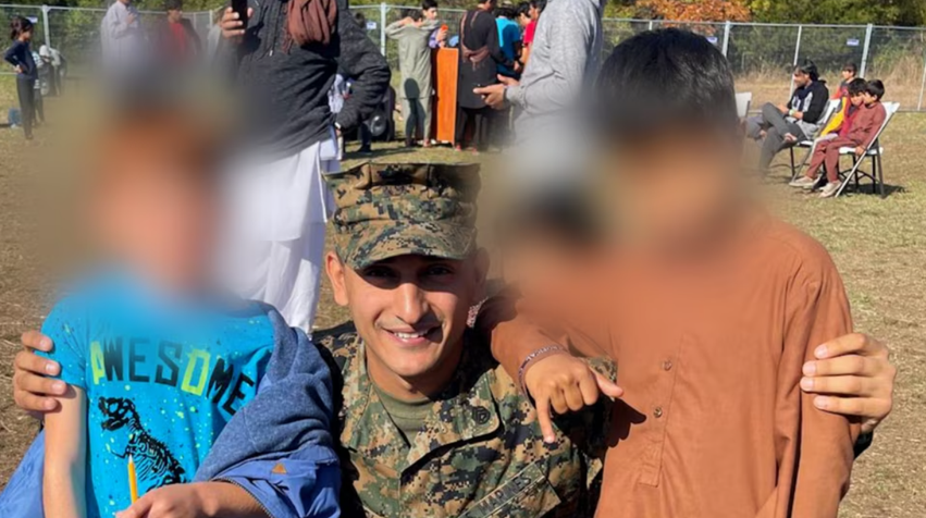 ne ditet e fundit te afatit ish marinsi amerikan kerkon vellane ne nje kamp refugjatesh afgane ne katar 6abb5231e56fb