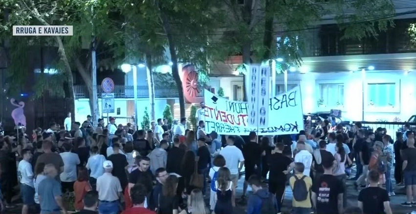 neser me shume perfundon protesta e 113 te kunder qeverise dhe kryeministrit qytetaret te vendosur edi rama jep doreheqjen 6ab0555135090