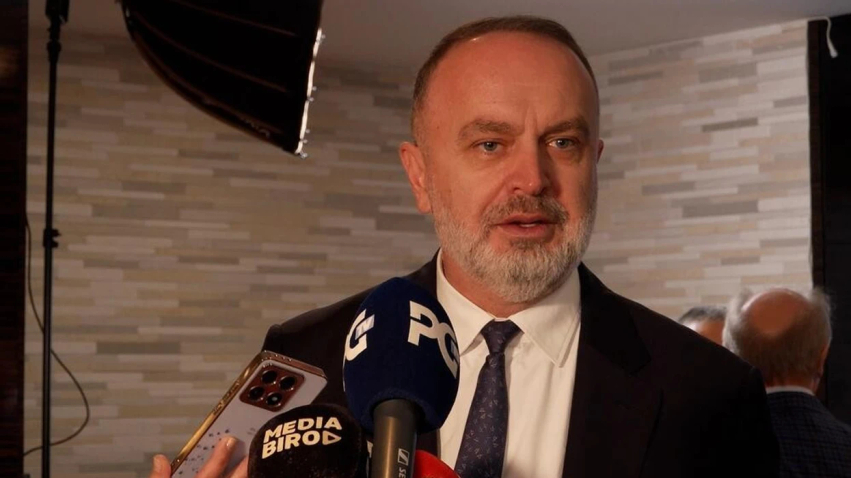 nik gjeloshaj votova per modeli euro paga minimale deri ne 1400 euro ne mal te zi 6abd4c7189e3f