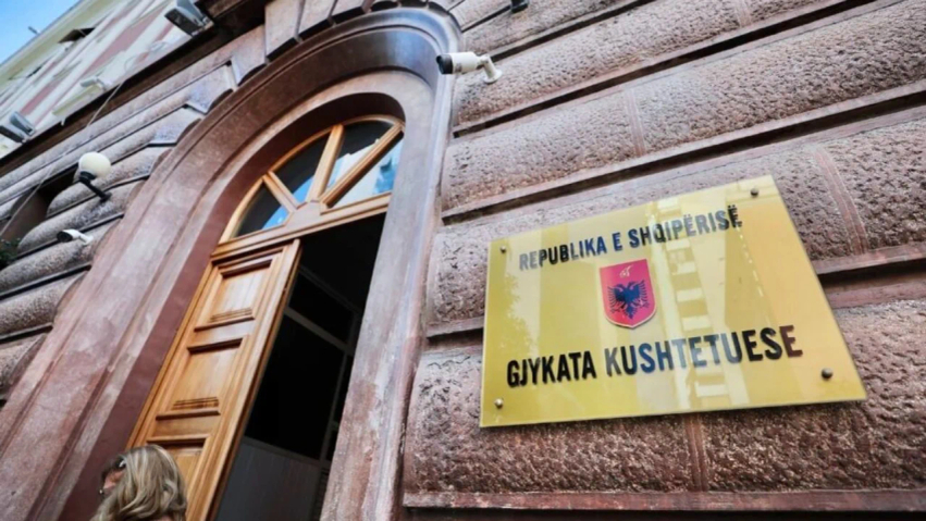 pagat e magjistrateve gjykata kushtetuese vendimi eshte i detyrueshem per zbatim 6a9ea530dca6f