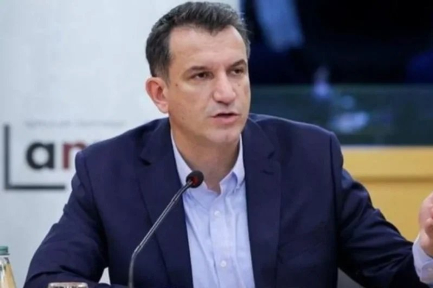 para vendimit manovrat qe veliaj te lere qeline 6a987e2faa8db