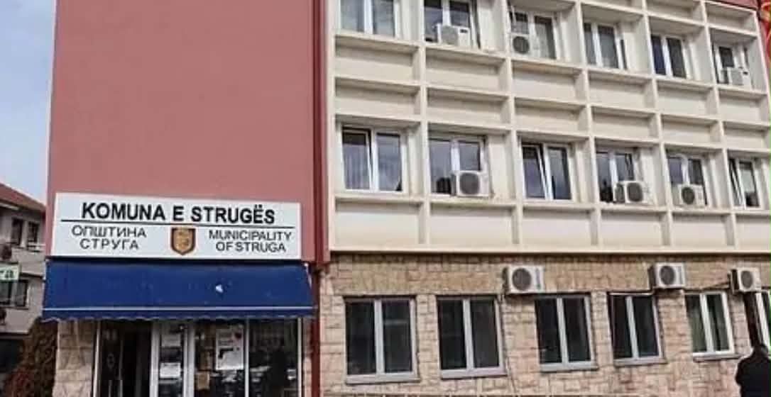 perplasje politike ne struge per mesuesit qyra flet per te papershtatshem opozita per hakmarrje 6ab0223561e1e