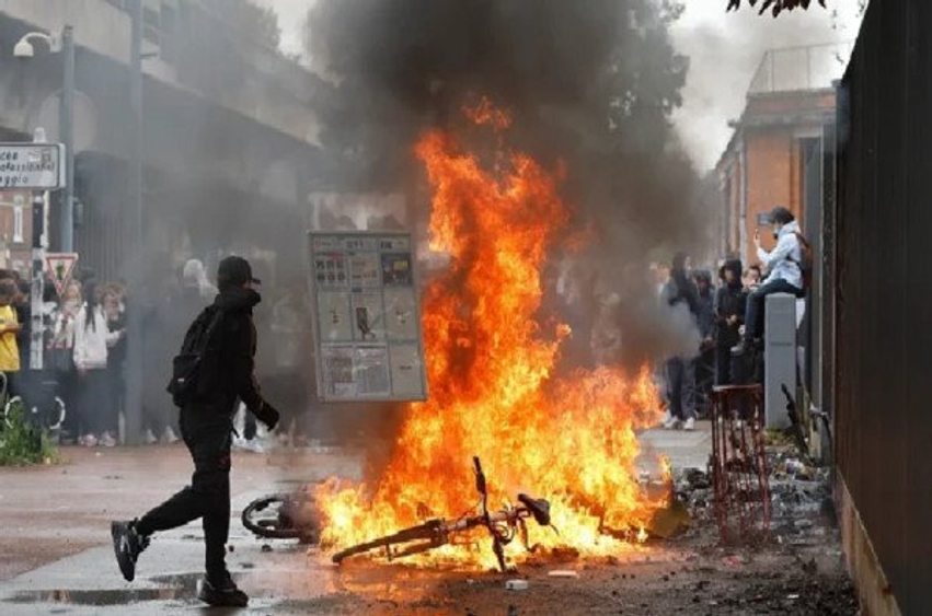 pershkallezohen protestat ne shkolla 625 te arrestuar dhe 83 police te plagosur 6abd84b0761e4