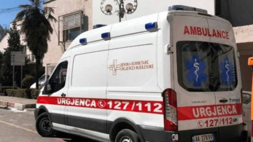 po punonin per vendosjen e ndricimit ne trotuar kater punonjesit e bashkise se tropojes i ze korrenti nje i vdekur 6a9ff6b24923f
