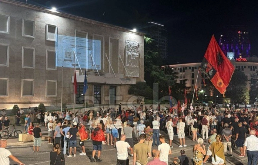 Protesta kundër investimit në Zvërnec në ditën e 97-të 1 protesta kunder investimit ne zvernec ne diten e 97 te 6a9b212f78dc9