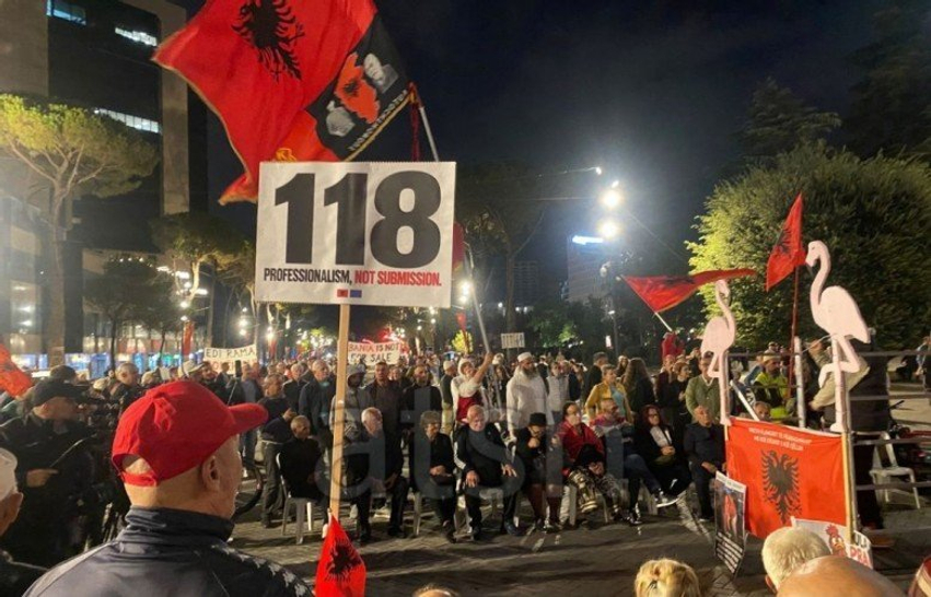 protesta para kryeministrise ne tirane hyn ne diten e 118 te 6ab6ecf73dbf6