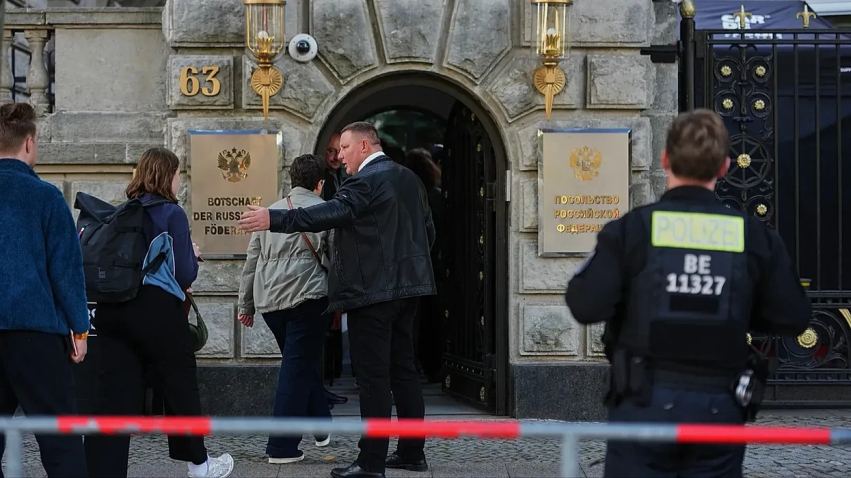 ruset jashte vendit votuan ne raportin tete me nje kunder partise se putinit duke sfiduar rezultatet zyrtare 6ab233d1beed4