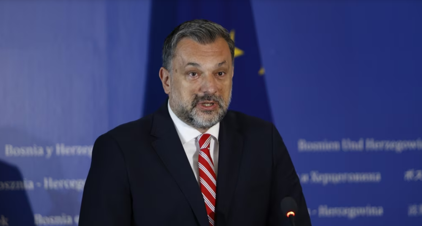 sarajeva e terheq stafin e ambasades nga serbia pas varrimit te mlladiqit me nderime shteterore 6a9eddd5b5522