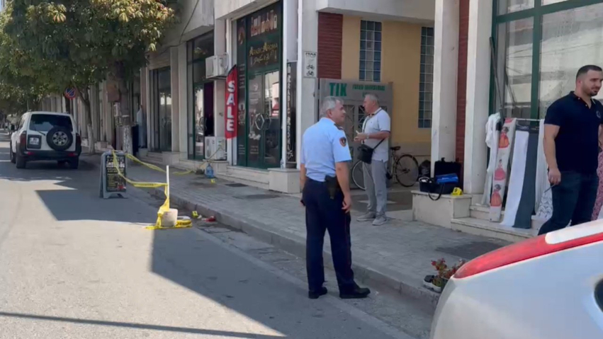 Sherr mes dy shoferëve të furgonëve në Kavajë, njëri goditet me çelës në kokë 3 sherr mes dy shofereve te furgoneve ne kavaje njeri goditet me celes ne koke 6a995f36e2bb2