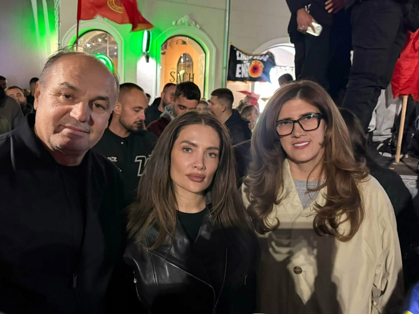 Shoshi, Hoxhaj e Musliu në shesh çdo natë: Deri në lirimin e çlirimtarëve 2 shoshi hoxhaj e musliu ne shesh cdo nate deri ne lirimin e clirimtareve 6ab83ddcb89b9