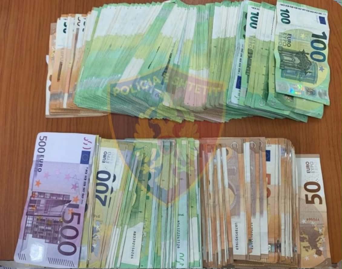 Skandal financiar në Strumicë/Sekuestrohen rreth 600 mijë euro CASH, edhe 500 mijë të tjera në llogari! 1 skandal financiar ne strumice sekuestrohen rreth 600 mije euro cash edhe 500 mije te tjera ne llogari 6a9aee165f33a