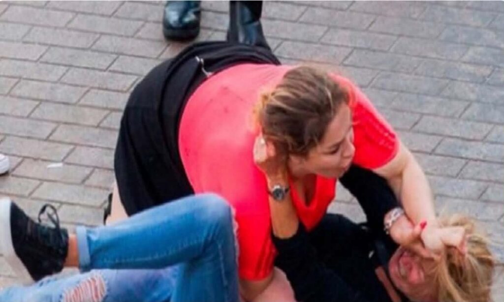 Sulmoi fizikisht një të mitur në Kumanovë, arrestohet 40-vjeçarja 3 sulmoi fizikisht nje te mitur ne kumanove arrestohet 40 vjecarja 6ab0060de97ac