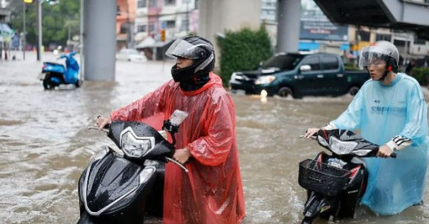 tajlande permbytje masive ne bangkok shpallet gjendja e emergjences ne te 50 distriktet 6ab795f19fe0a