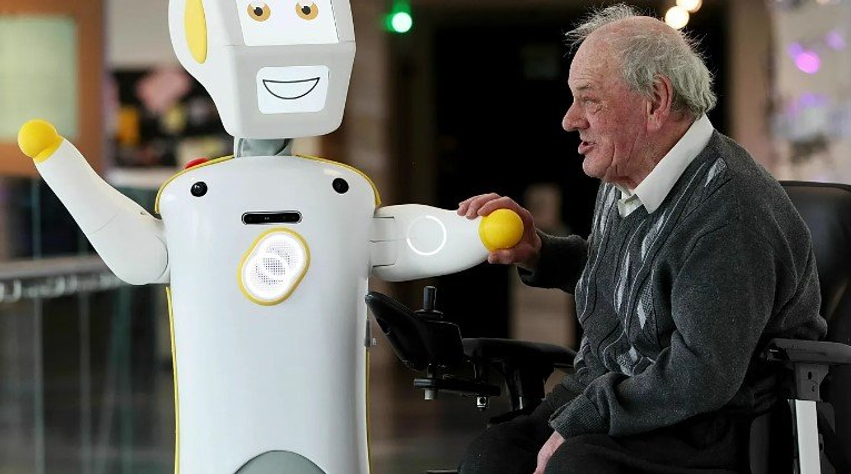 terapi dhe rehabilitim robotet testohen per te ndihmuar te moshuarit ne paris 6ab64489aba65