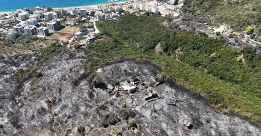 toka e shkrumbuar pak metra larg detit gjurmet qe la pas zjarri ne himare pamjet 6a9c3a71c7735