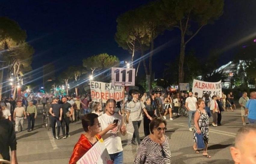 vijon ne diten e 111 te protesta para kryeministrise ne tirane 6aadb24fa9581