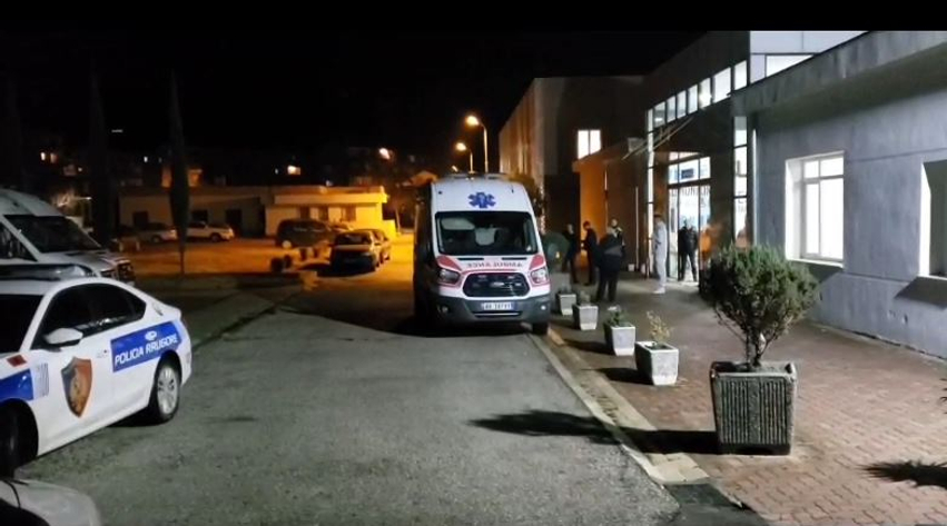 aksident ne berat makina perplas 40 vjecarin me biciklete transporohet me urgjence ne tirane shoferi u largua nga vendngjarja 6acc04d21b87e