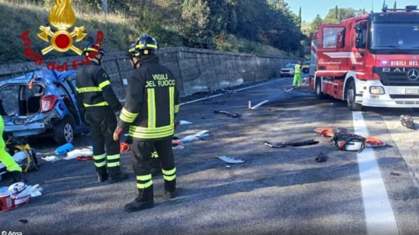 Aksident tragjik në Itali, humbin jetën dy të rinj 20 dhe 21 vjeç pas përplasjes së makinës me kamionin 1 aksident tragjik ne itali humbin jeten dy te rinj 20 dhe 21 vjec pas perplasjes se makines me kamionin 6acd56b715052