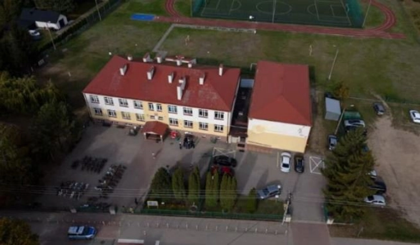 alarm ne poloni arrestohen disa persona pas kercenimeve per sulme ne shkolla 6ac8f1b1656b3