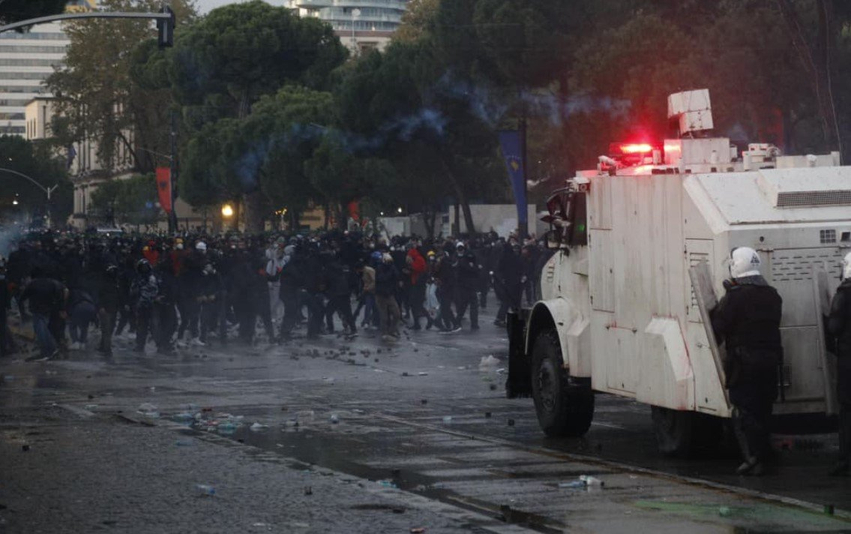 alarmante kongresmeni amerikan torres jam thellesisht i shqetesuar per dhunen e policise gjate protestave ne tirane 6ad9c533b17b9