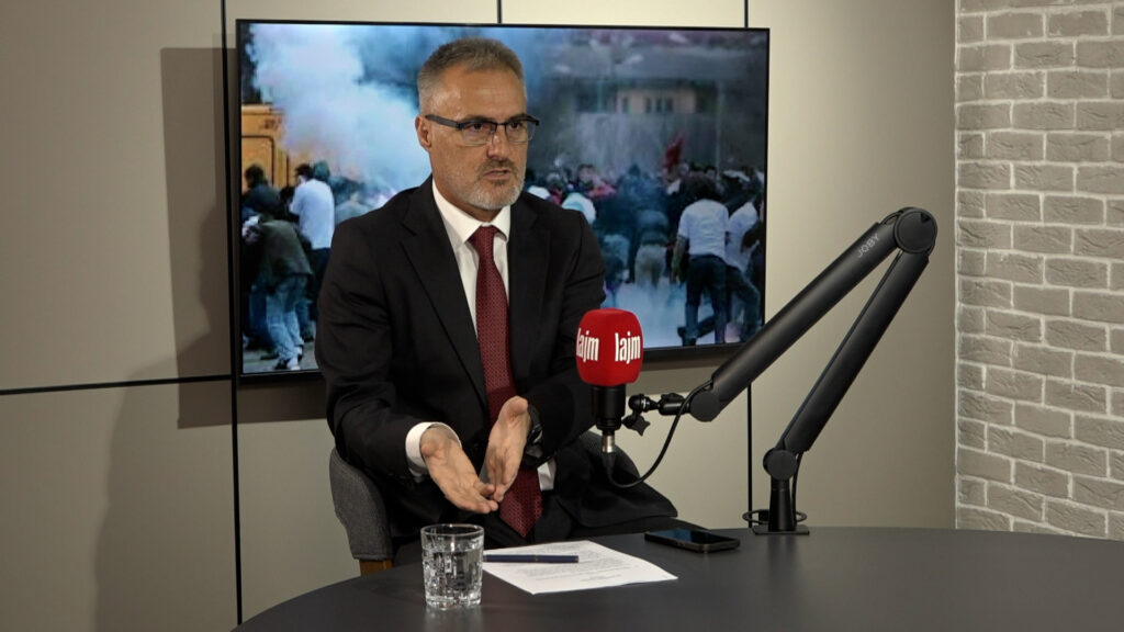 aziri shperthen per hagen specialja gjykon vetem shqiptaret po barazon agresorin me viktimen 6ac68baec6bf3