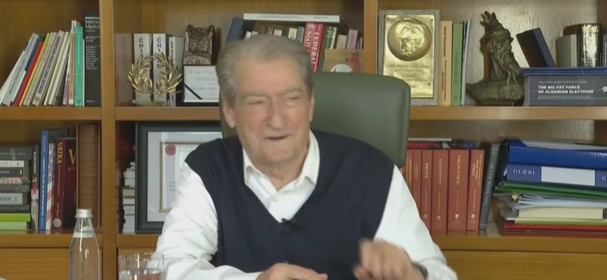 Berisha: Deputetët e PS-së në rreshtore, u shantazhuan dhe u poshtëruan nga “Padrinoja” për të votuar kundër qytetarëve! 1 berisha deputetet e ps se ne rreshtore u shantazhuan dhe u poshteruan nga padrinoja per te votuar kunder qytetareve 6aca26afd3ab9