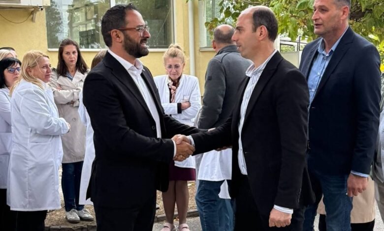 Bislimi vlerëson punën e stafit pas hapjes së repartit të ri në Spitalin Psikiatrik të Shkupit 3 bislimi vlereson punen e stafit pas hapjes se repartit te ri ne spitalin psikiatrik te shkupit 6ace7362a5f91